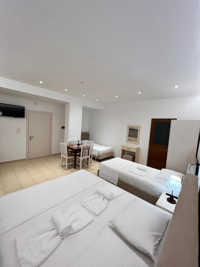Hotel Moscopole Ksamil Eksteriør billede